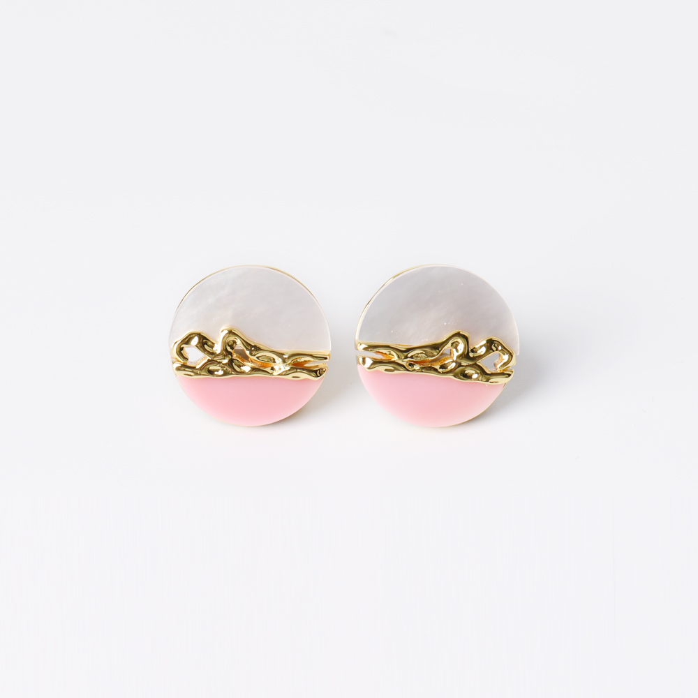 Latest Fashion Sea Emperor Shell Design Earrings Premium Wholesale Price White MOP Queen Conch Earring