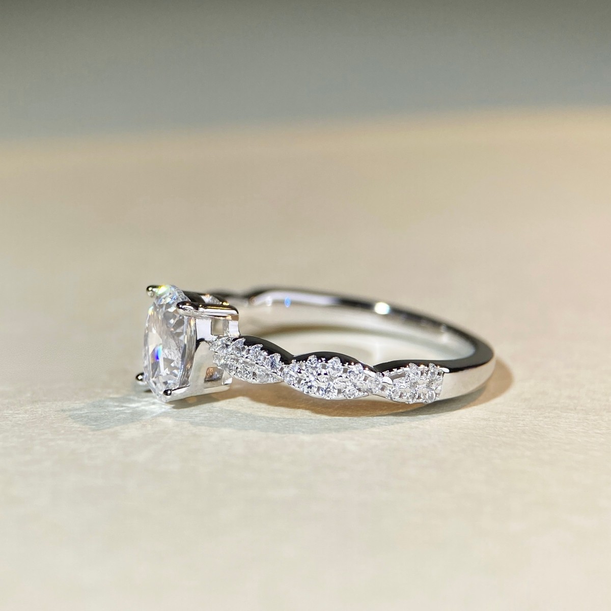 Factory-Customized Classic 5*7 Pigeon Egg Oval Cut Diamond Ring S925 Silver Gemstone Wedding Ring Laboratory Diamond Ring