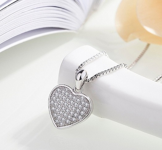 New Arrival 925 Sterling Silver Jewelry and Pave Stones Heart Necklace